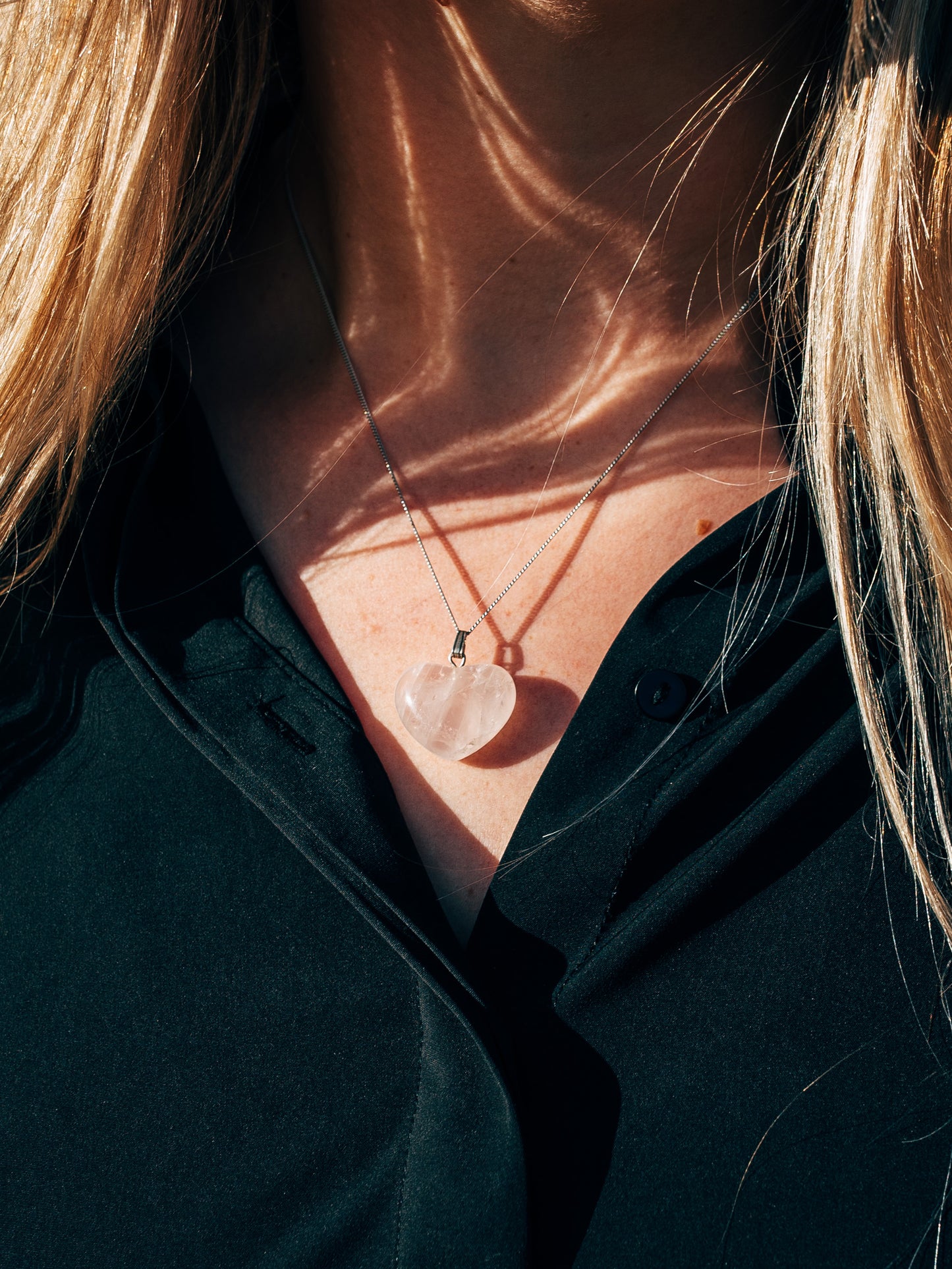 PRE ORDER | Rozenkwarts hanger hart