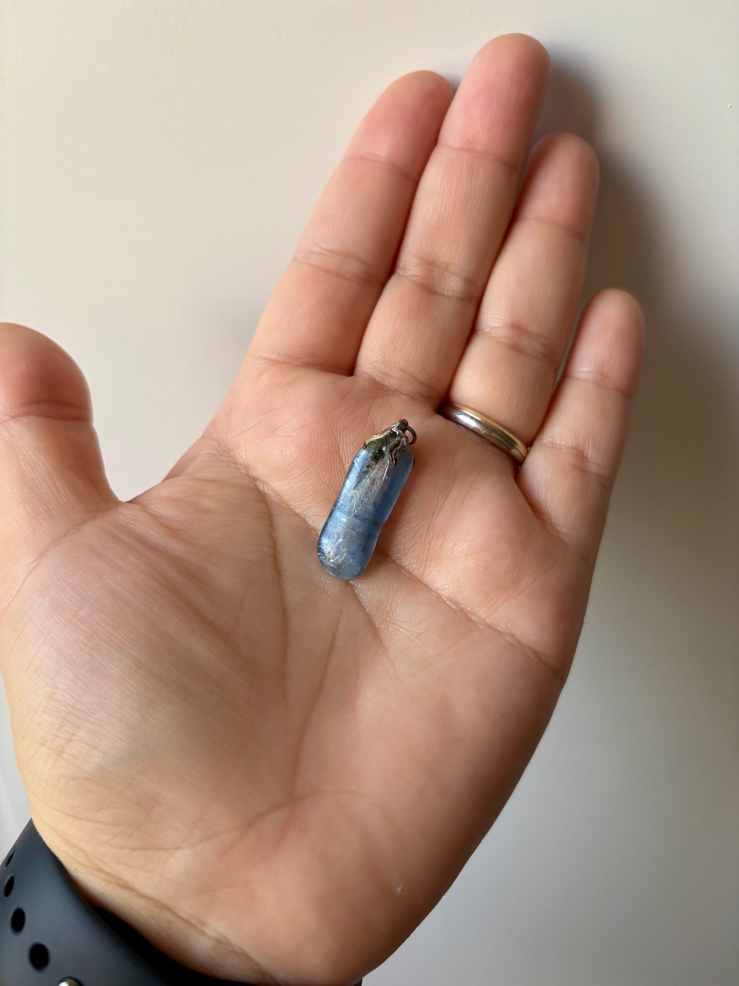 Kyaniet kettinghanger