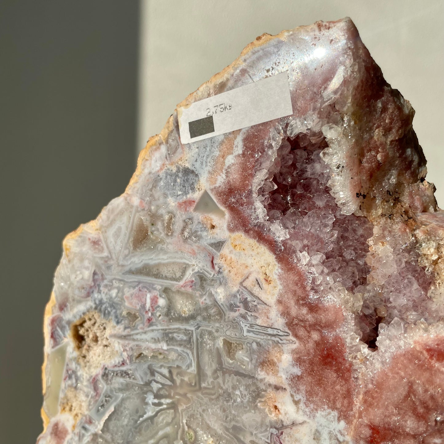 Roze Amethist op standaard, met druzy