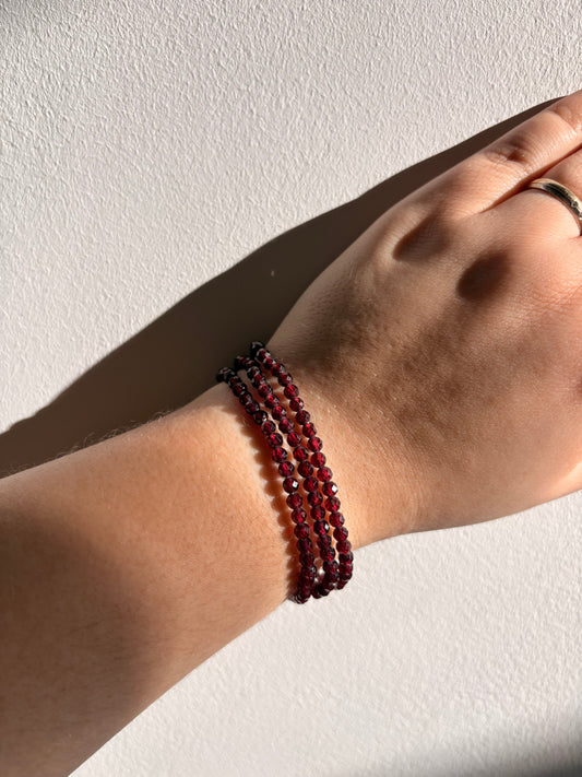 Granaat facet 4mm armband