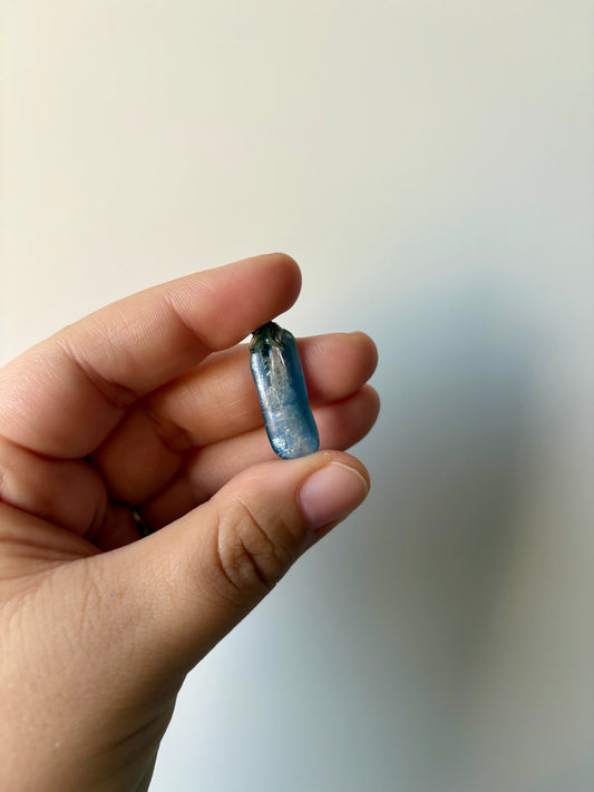 Kyaniet kettinghanger