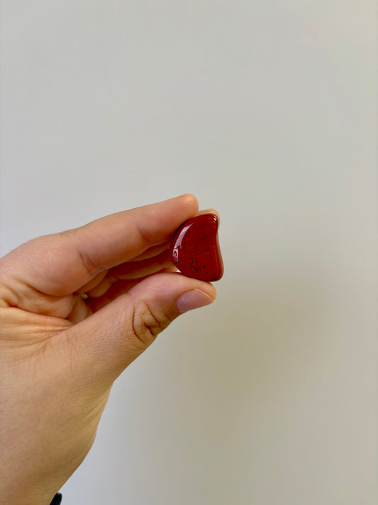 Rode Jaspis trommelsteen