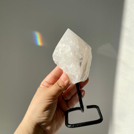 Bergkristal punt op standaard