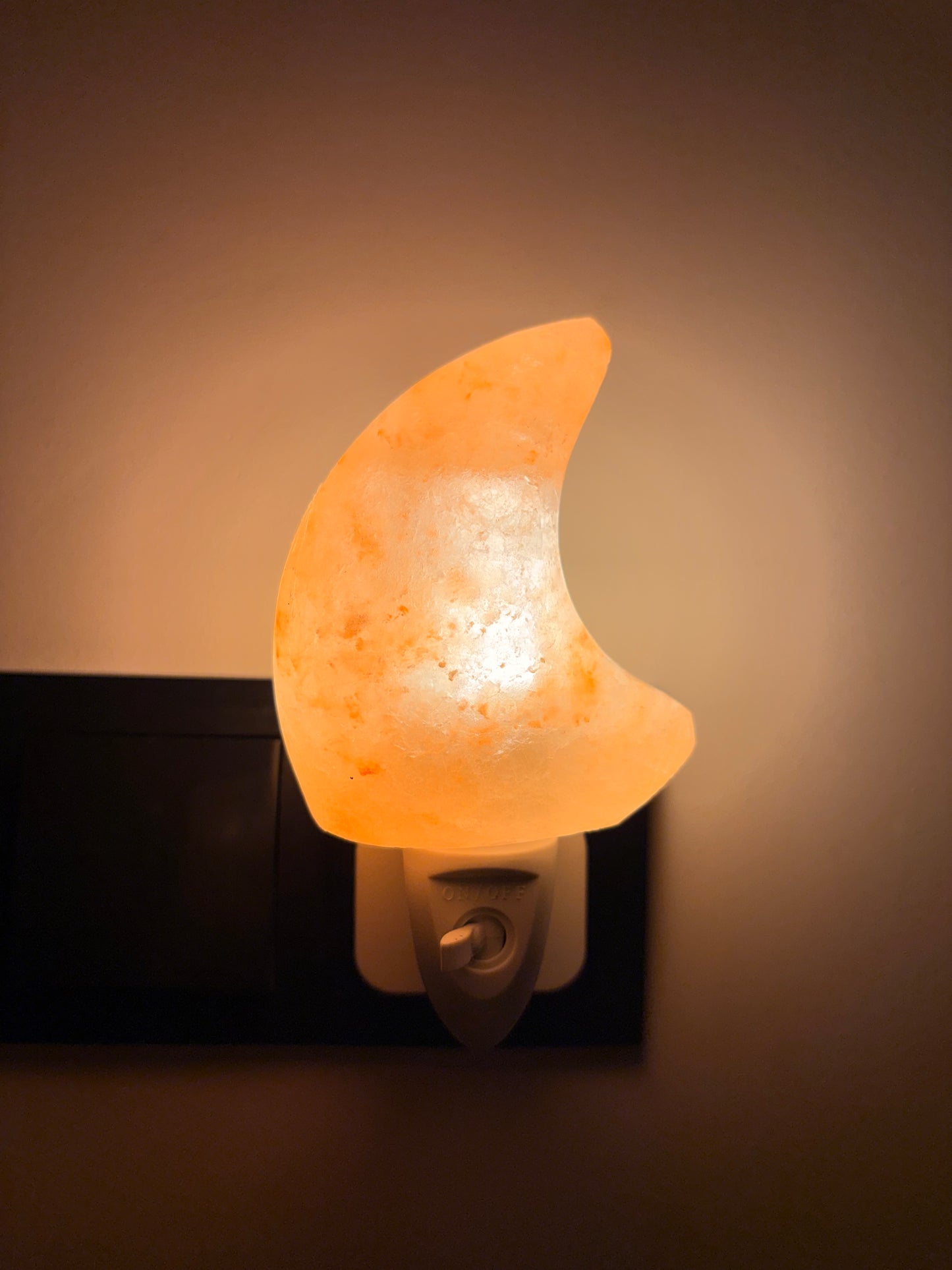 Himalaya Zoutsteen nachtlamp maan oranje